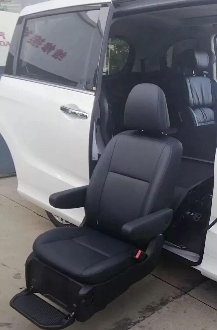 手机联网专属二维码.经过宝妈同意即可观看爱婴房视频动态.