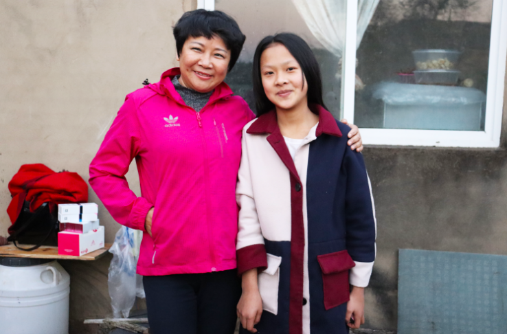 张俊以,周蕾率《中国大爱万里行》走进云南小人国 点亮中国年