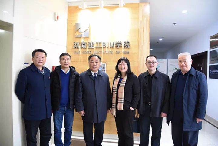 1月14日,国家住房和城乡建设部工程质量安全监管司副司长王英姿一行