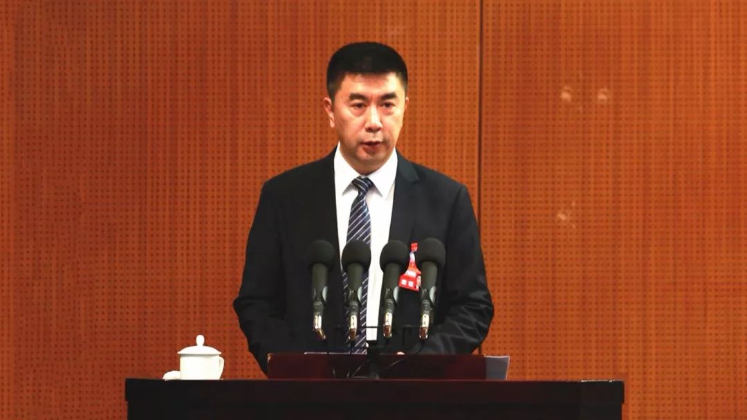 1月15日上午,龙岗区六届人大六次会议开幕,区长代金涛作政府工作报告.