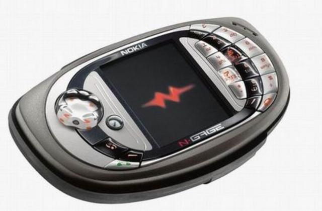 这是我当年最爱的手机,诺基亚ngage,是专用的游戏手机,可惜当时我买不