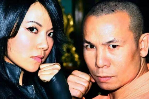 原创 武术名家李建文一击ko俄特种兵被质疑:仅对方戴护具就知是表演