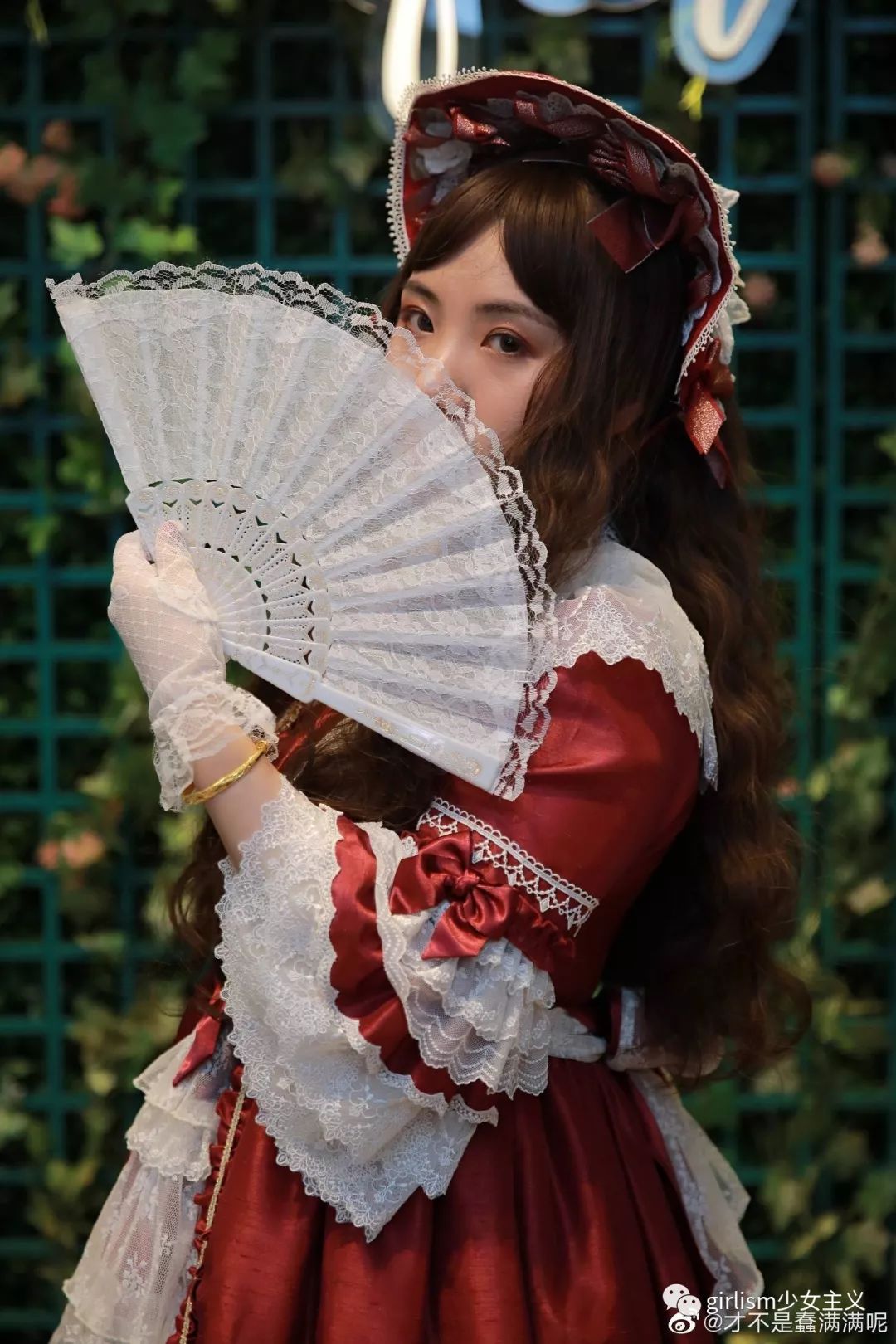 穿着lolita的她被荷兰弟求婚了