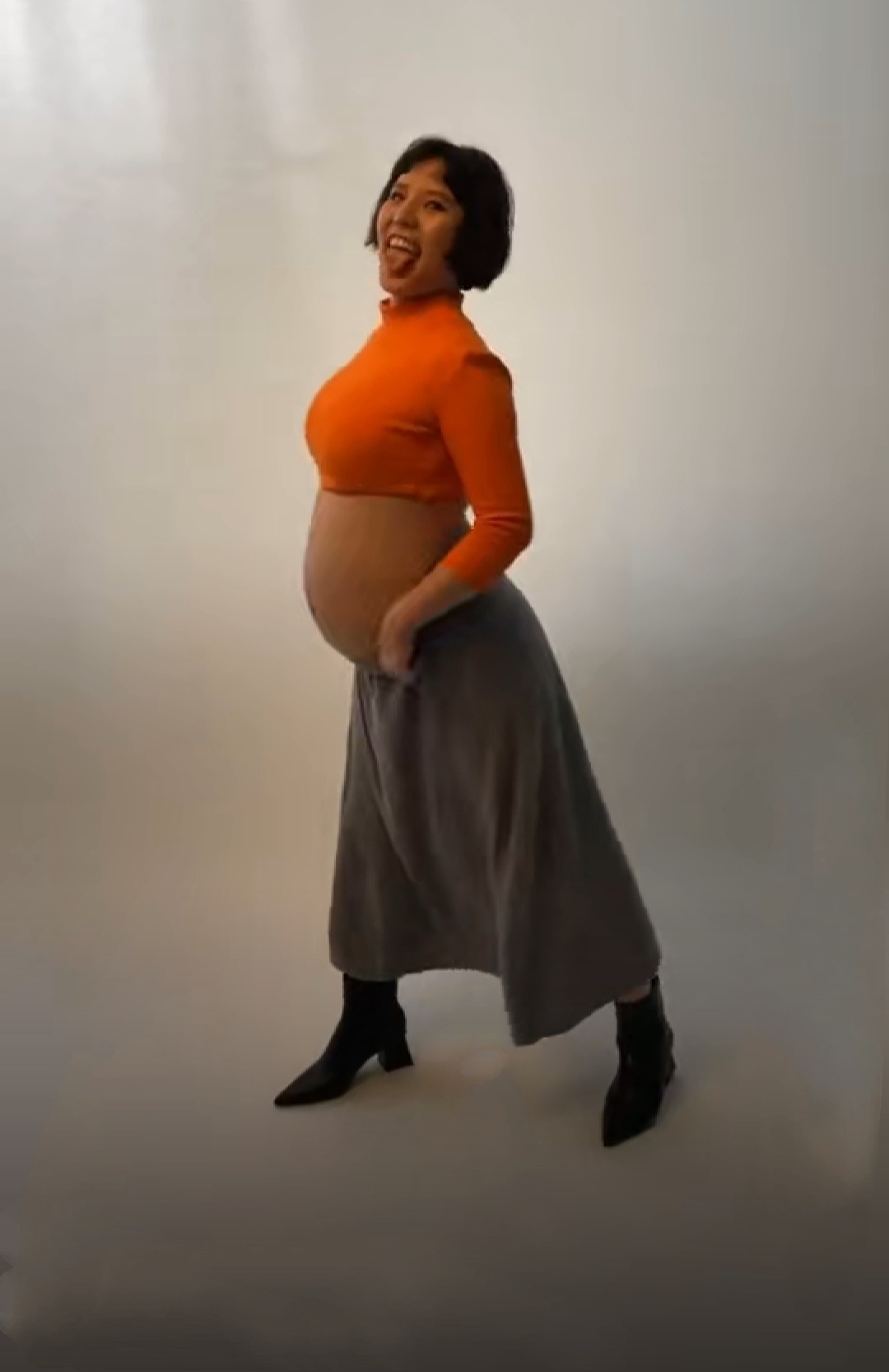 谢依霖主动脱裙露孕肚,吐槽怀二胎后状况,全家没一个人尊重她