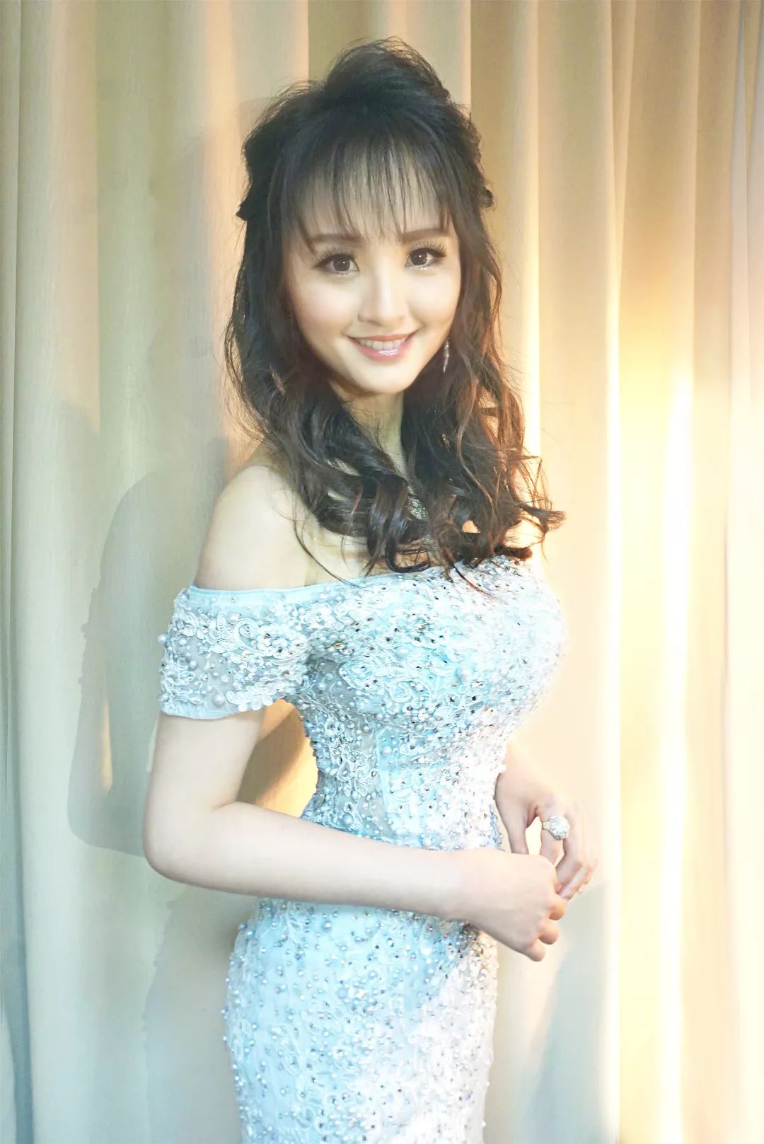 歌唱家 彭雨菲广东流行音乐协会会员,毕业于星海音乐学院声乐专业