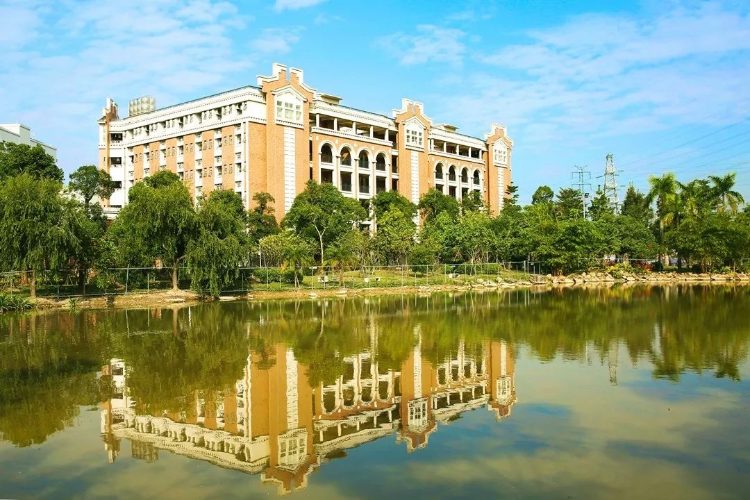 文明校园行④ | 华侨中学:弘扬华侨文化,塑造具中国灵魂的世界侨中人_