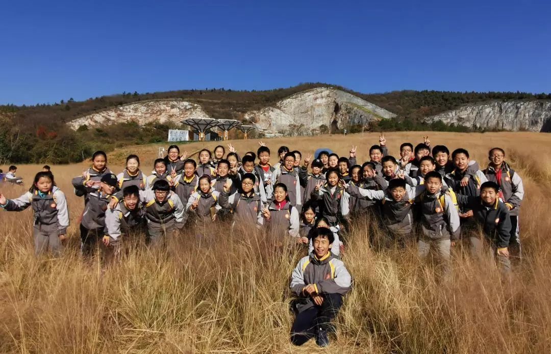 20走进汤山矿坑公园,开展绿水青山就是金山银山研学活动