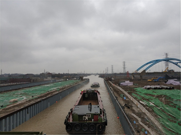 60天的辛勤奋战结硕果 前黄新船闸今日顺利通航