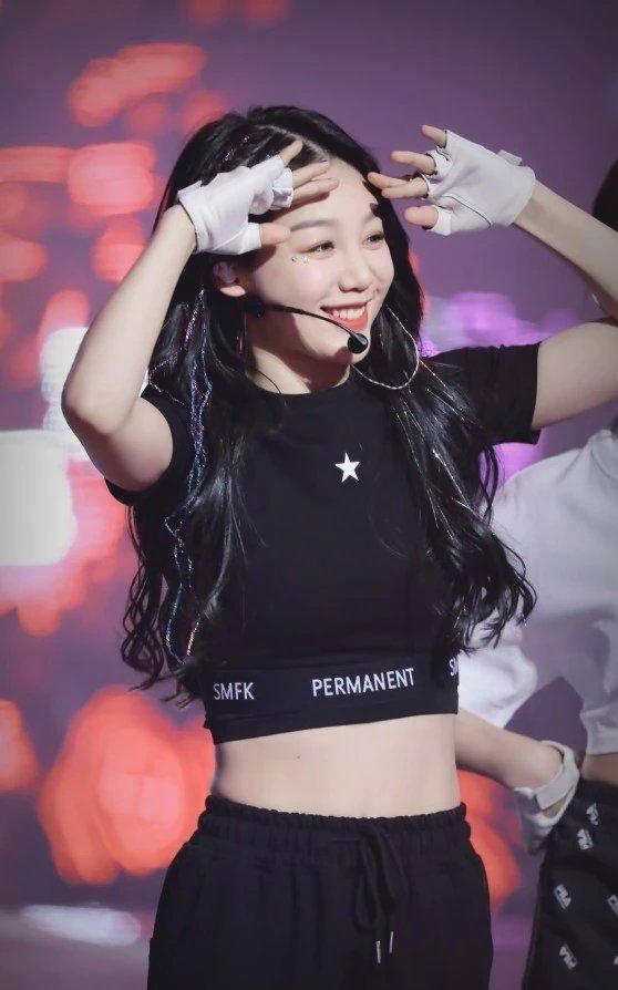 别再说徐梦洁胖了当她穿黑衣跳舞露出小蛮腰