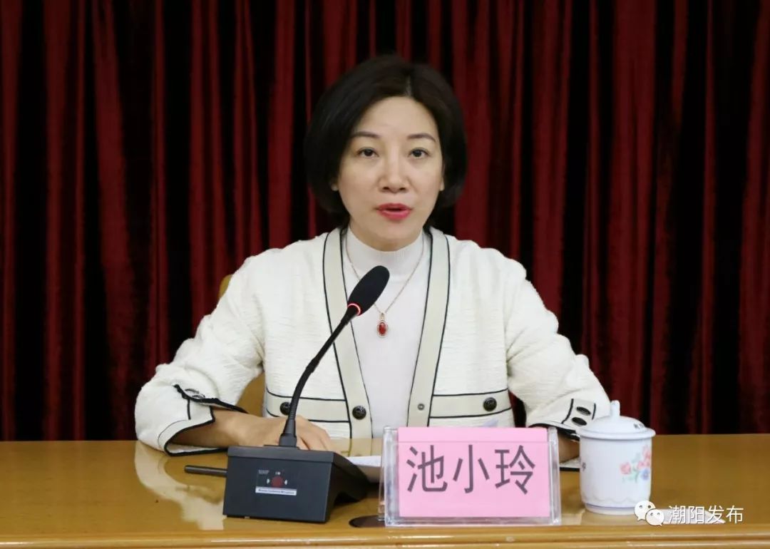 金浦三人,首批道德模范喜领礼遇卡!