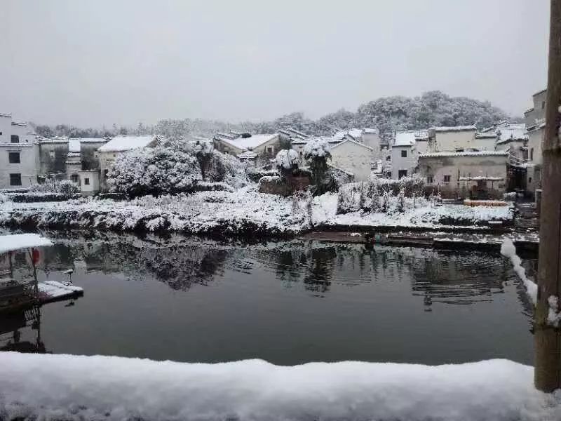 彭州卧龙谷雪景图片