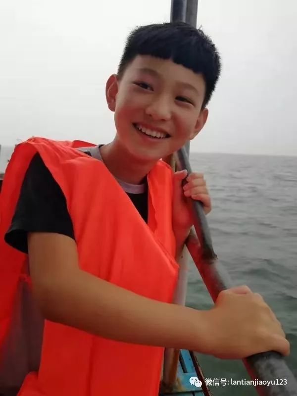 易县蓝天教育这位小男孩真让人羡慕