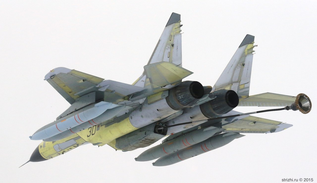 图片:在米格-29k上测试的paz-mk吊舱比起脱胎于苏-33的歼-15,米格-29