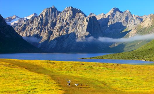 果洛州年保玉则仙女湖天神的后花园景区关闭前我和仙女湖有过三次约会