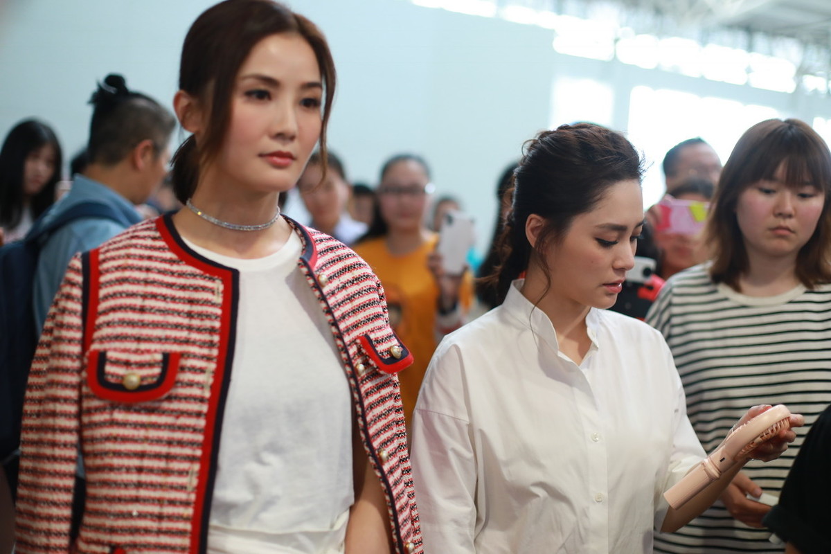 原创阿娇阿sa接受采访组合出道近20年颜值未变阿娇略带婴儿肥