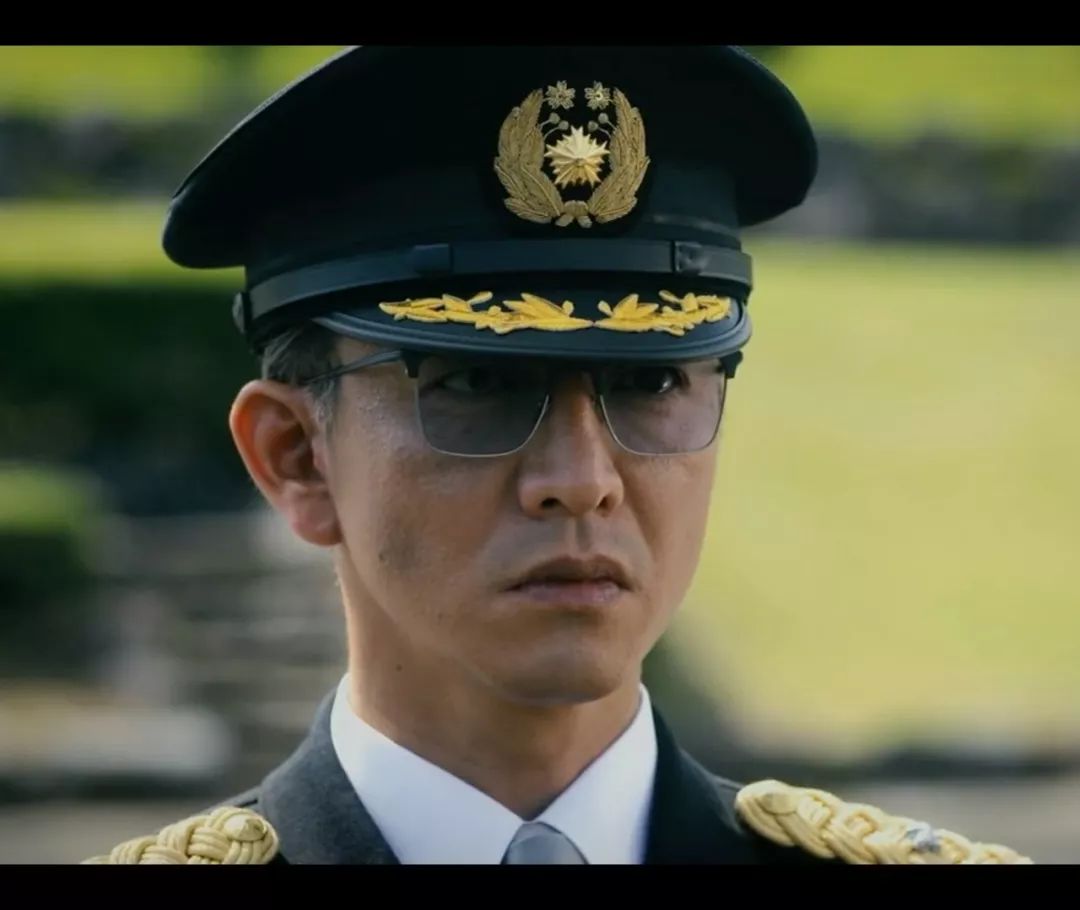 木村拓哉第一次染白发,新剧出演无情教官