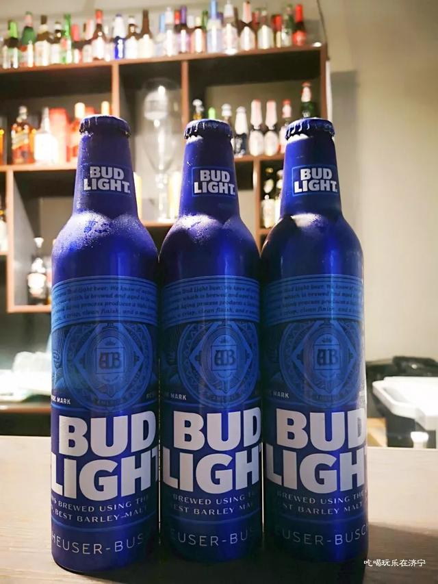 budlight,美国原瓶进口的百威啤酒蓝色铝瓶,一眼看上去蓝色的瓶子真的