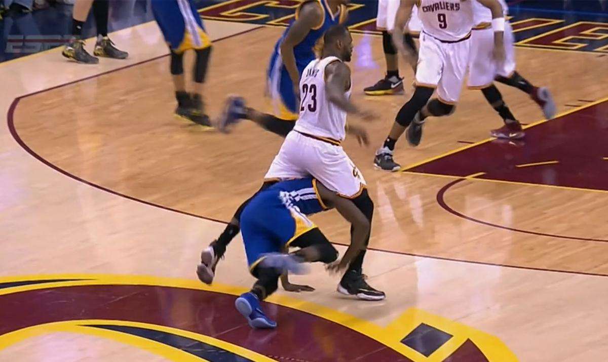 美媒对比詹皇跨格林,克劳德跨tt惹冲突或被禁赛_勒布朗詹姆斯