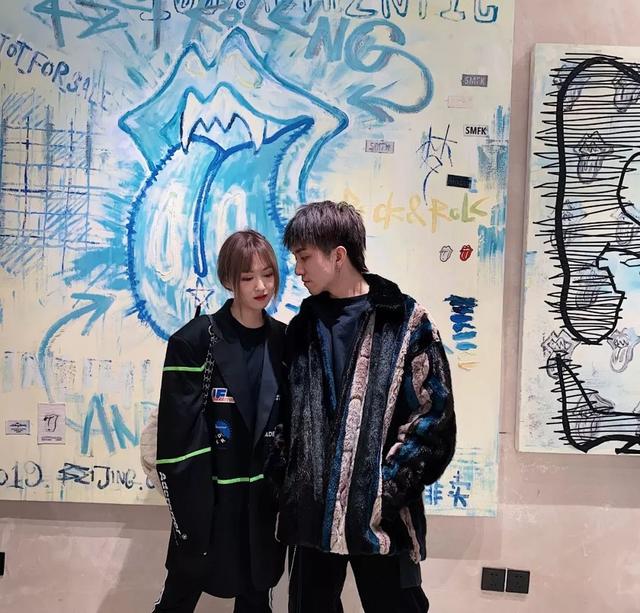 哥哥是富二代秦奋她曾逛街一次花50万19岁开公司成人生赢家