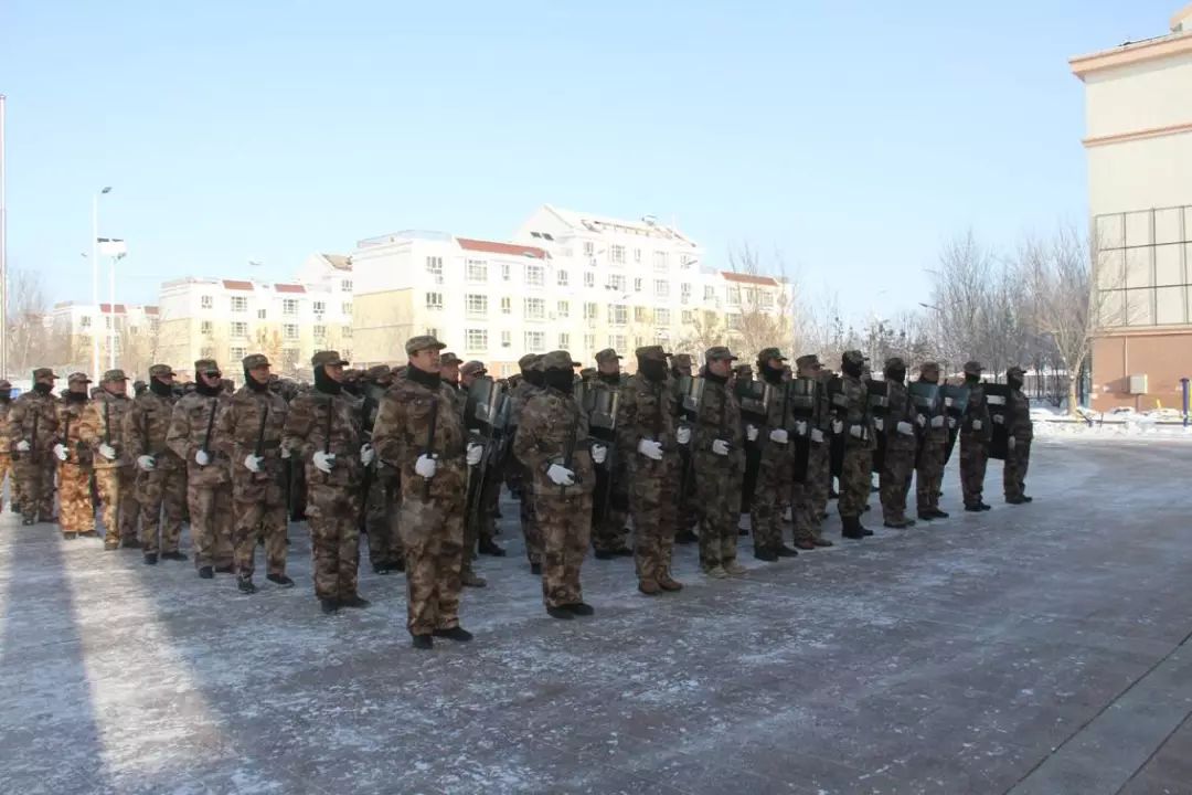 一三七团冬训场上凌寒苦练铸兵魂