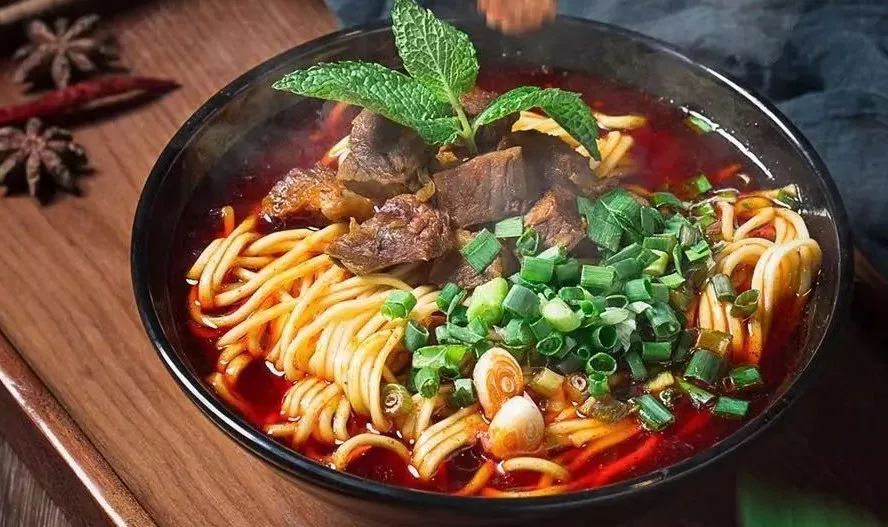 生活在昆明的人都知道, 大酥牛肉面>是云南清真煮品店的"看家老大",在