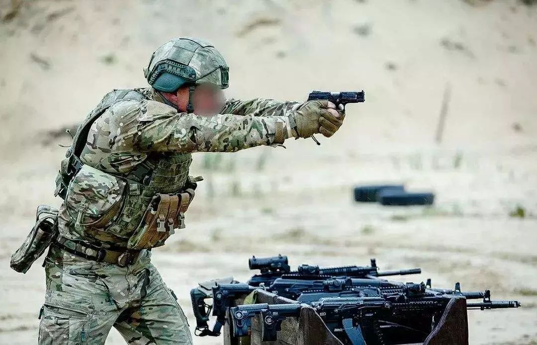 小兵兵真人出镜讲讲那些华而不实的战术动作