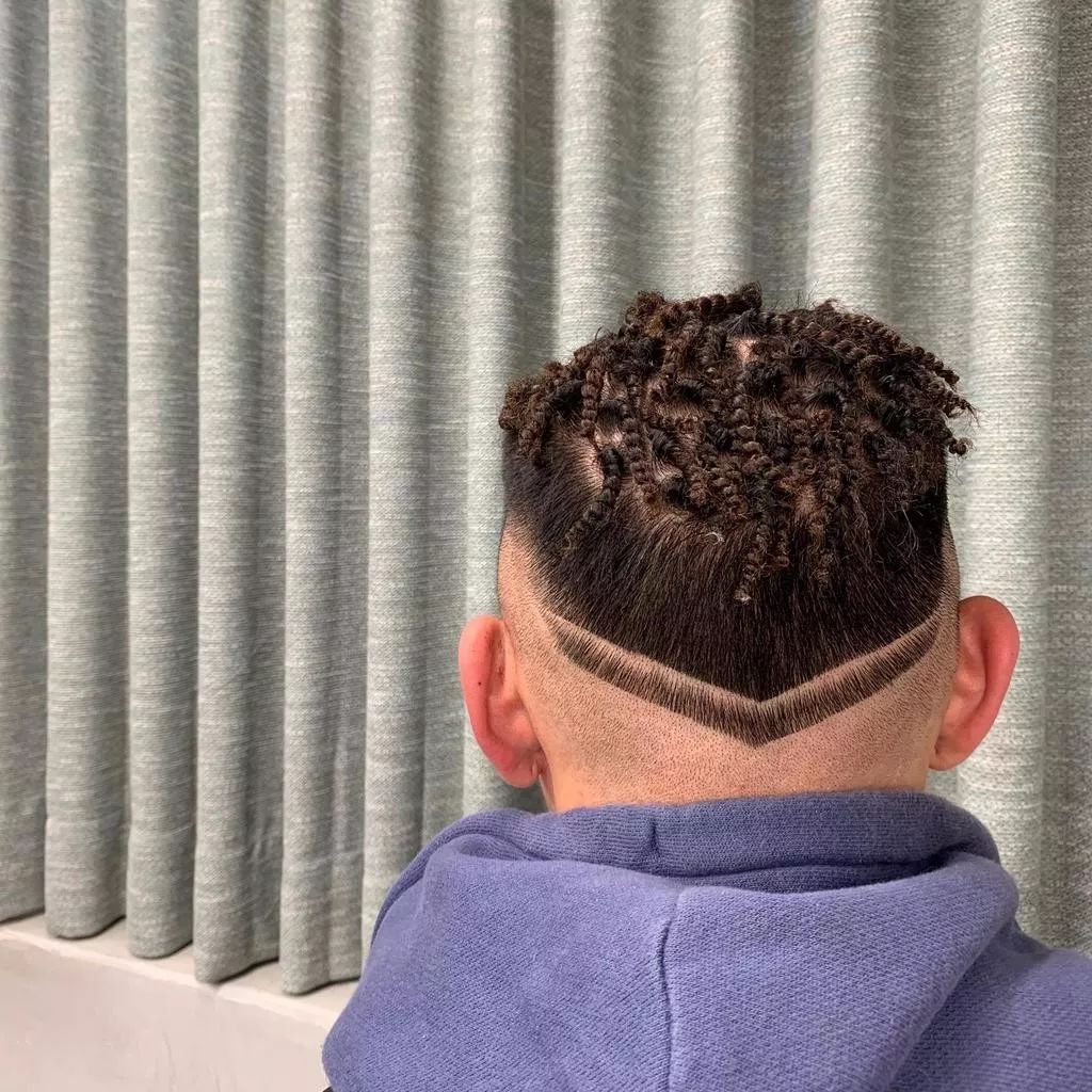 中南美洲气质浓厚的个性螺丝钉烫再加上刻线,你也能跟jasonderulo一样