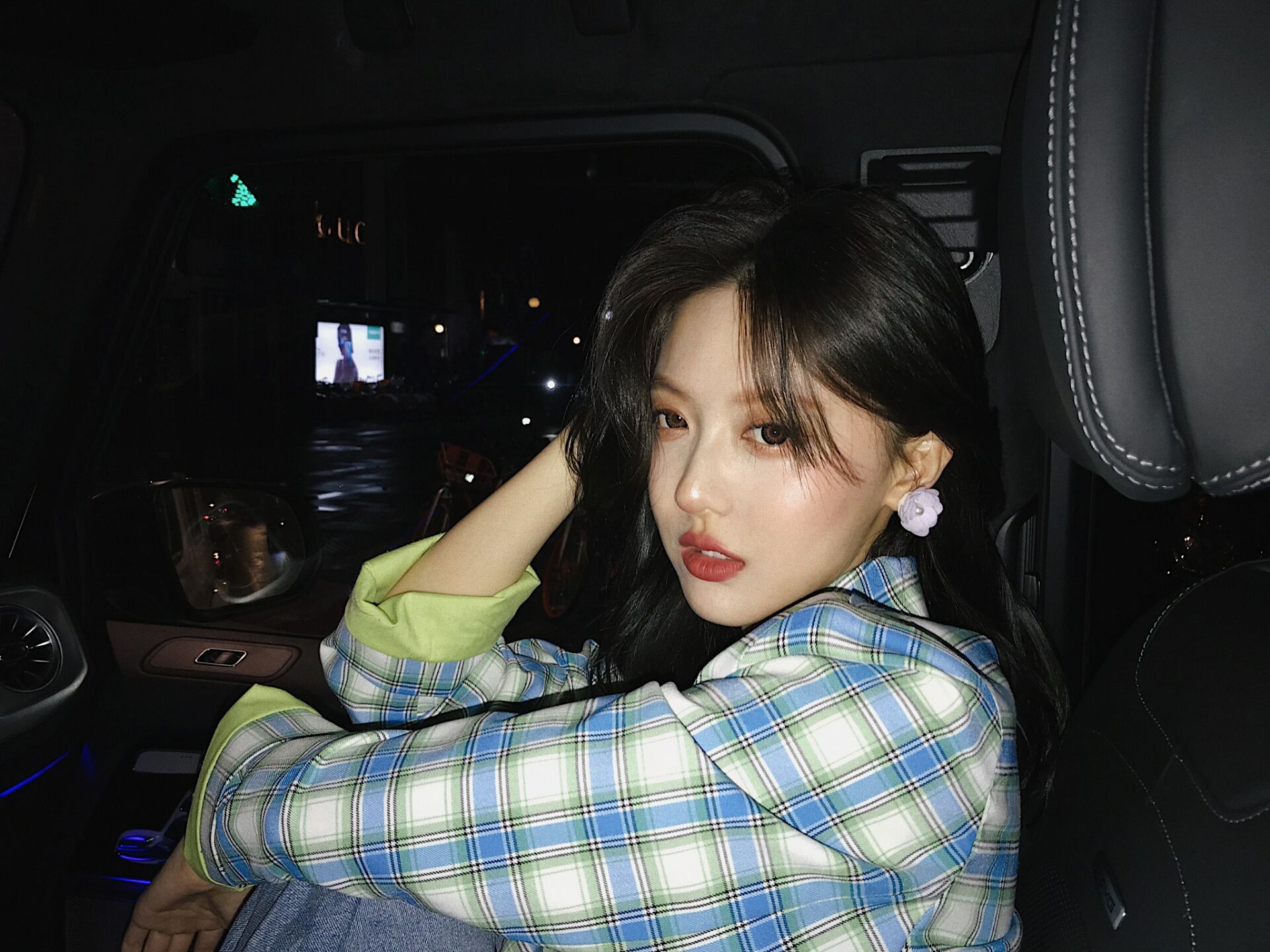 王思聪喊话女网红多穿点未获回应对方黑历史诸多疑是许凯前任