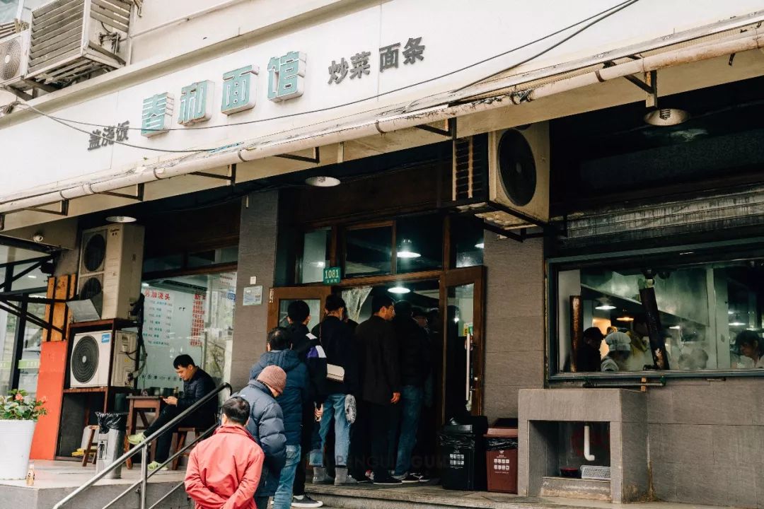 超长待机的民间大饭堂春和面馆一片吃心:"这里总有一批人伸长脖子等待