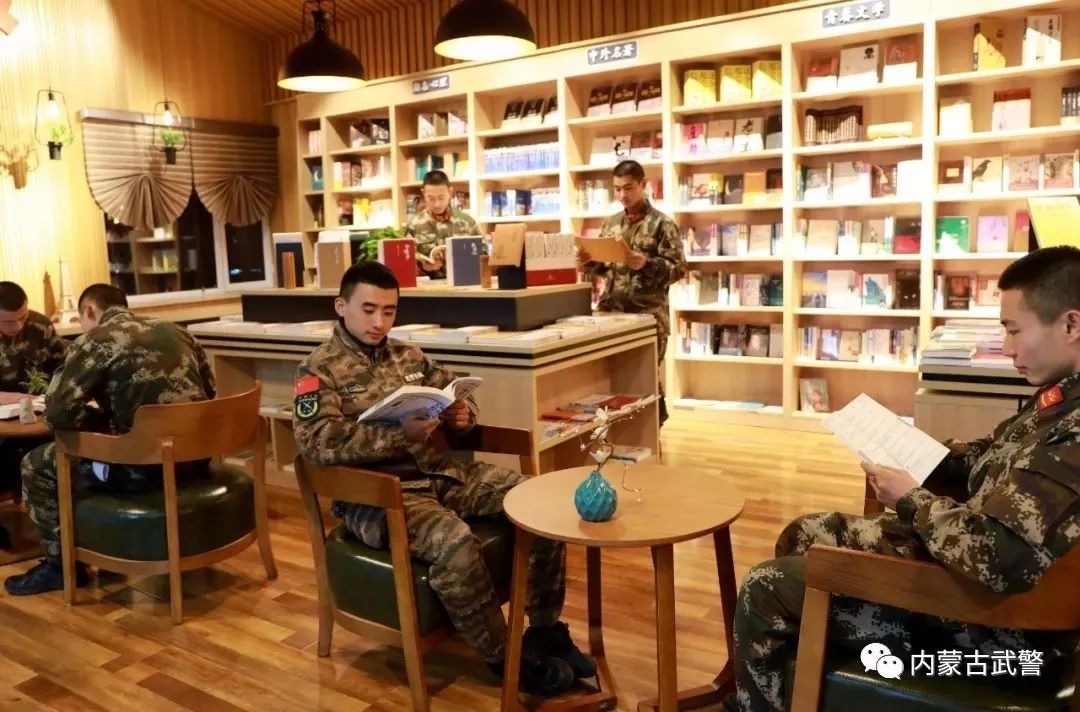 在全区部队已陆续建成7处强军书屋(按住图片左右滑动查看更多)丰富