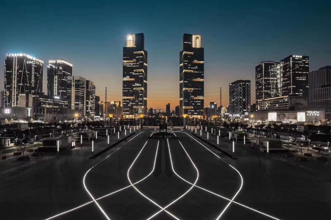 郑东绿地中心(实景图)郑东绿地中心天空之城(实景图)12月,商丘绿地