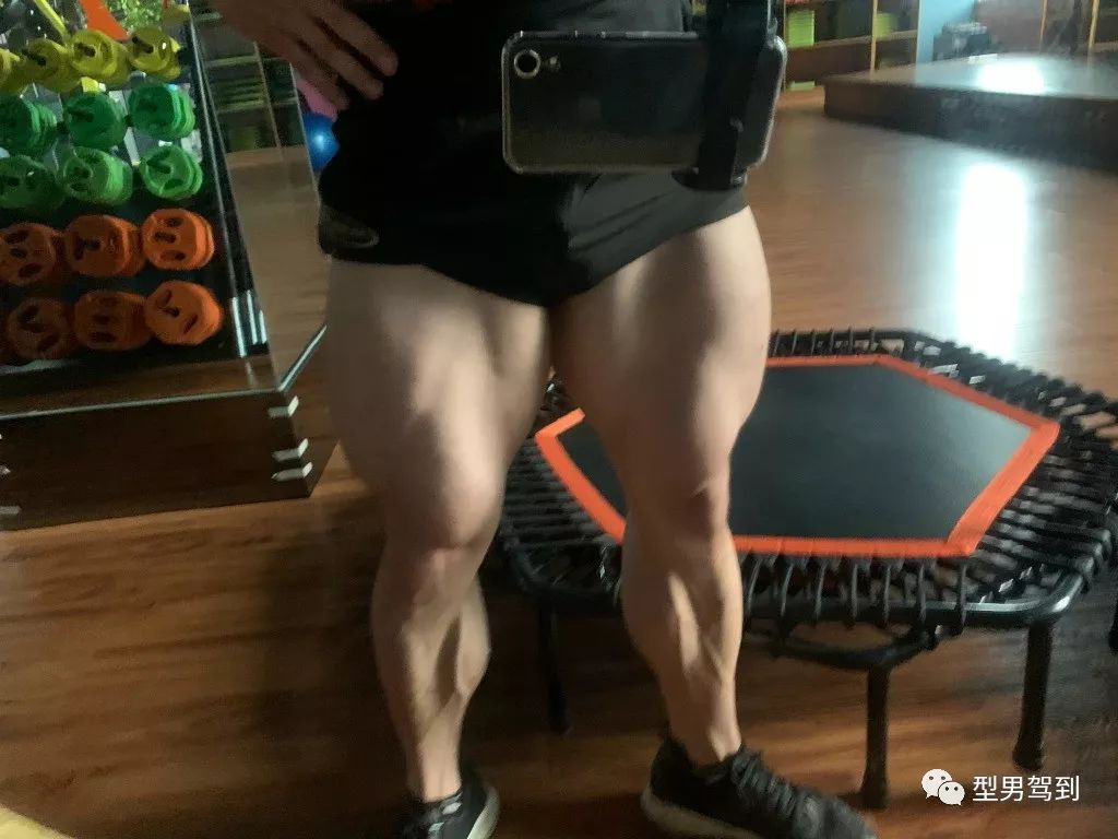 94年成都筋肉小钢炮这背影杀让小姐姐不淡定了