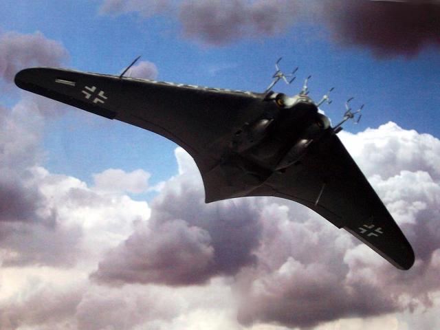 现代轰炸机的鼻祖二战纳粹的黑科技ho229轰炸机还好没有应用