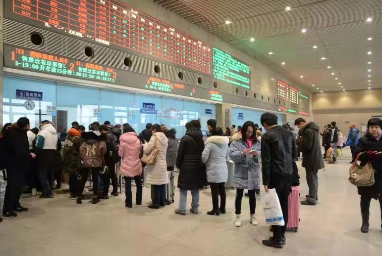 保定火车站"迎"雪保春运
