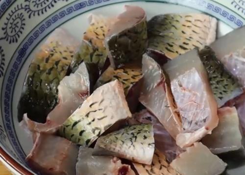 草鱼以后就这样吃了,鱼肉鲜美香气四溢,一锅都不够吃