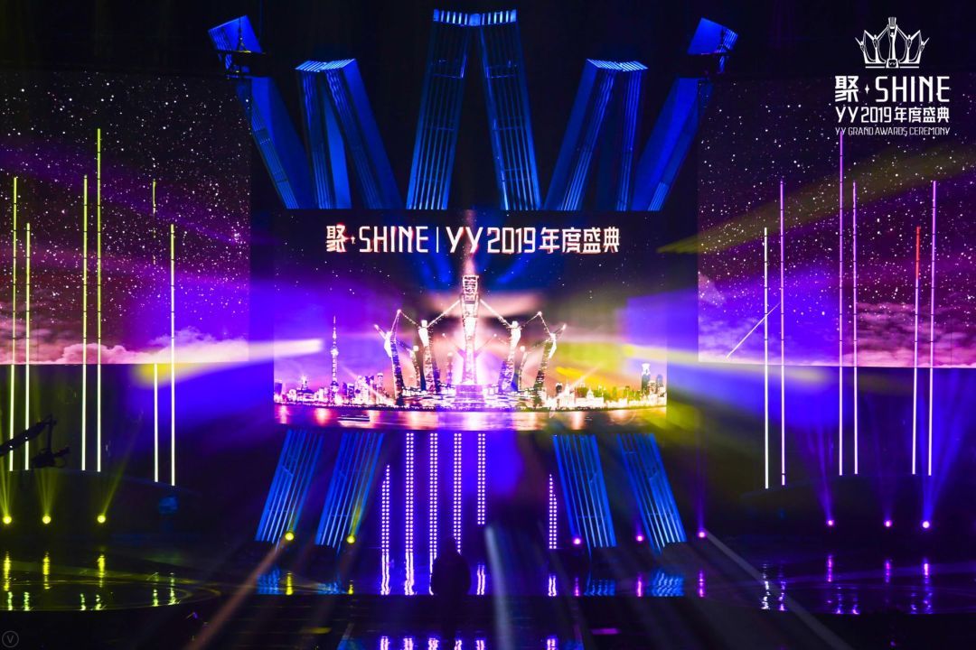 yy2019年度盛典舞台由主舞台和y型t台组成.