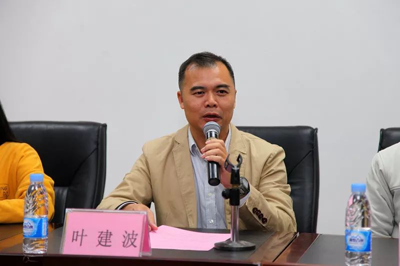 丁凡亲临道滘镇勉励青少年学好粤剧曲艺