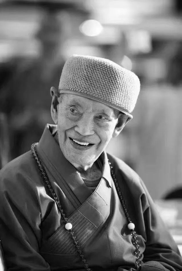 昆明圆通寺法主和尚,昆明筇竹寺退居方丈,曲靖弥陀寺住持,沩仰宗第