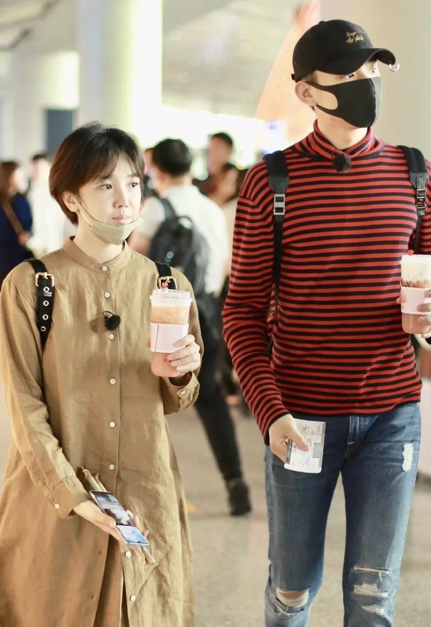 原创于小彤陈小纭晒合照两人穿情侣装甜度爆表最萌身高差太抢镜