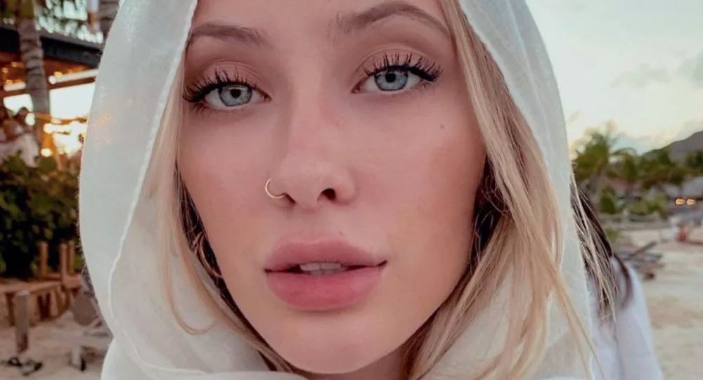 网红模特为澳洲"卖身救火"筹100万美元_凯伦·沃德