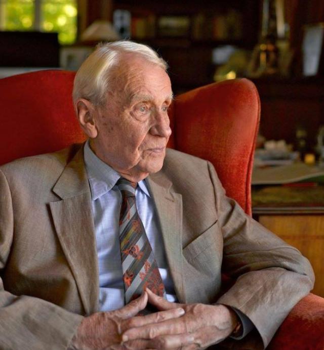 畅销书魔戒作者之子永远离开中土你喜欢托尔金的故事吗