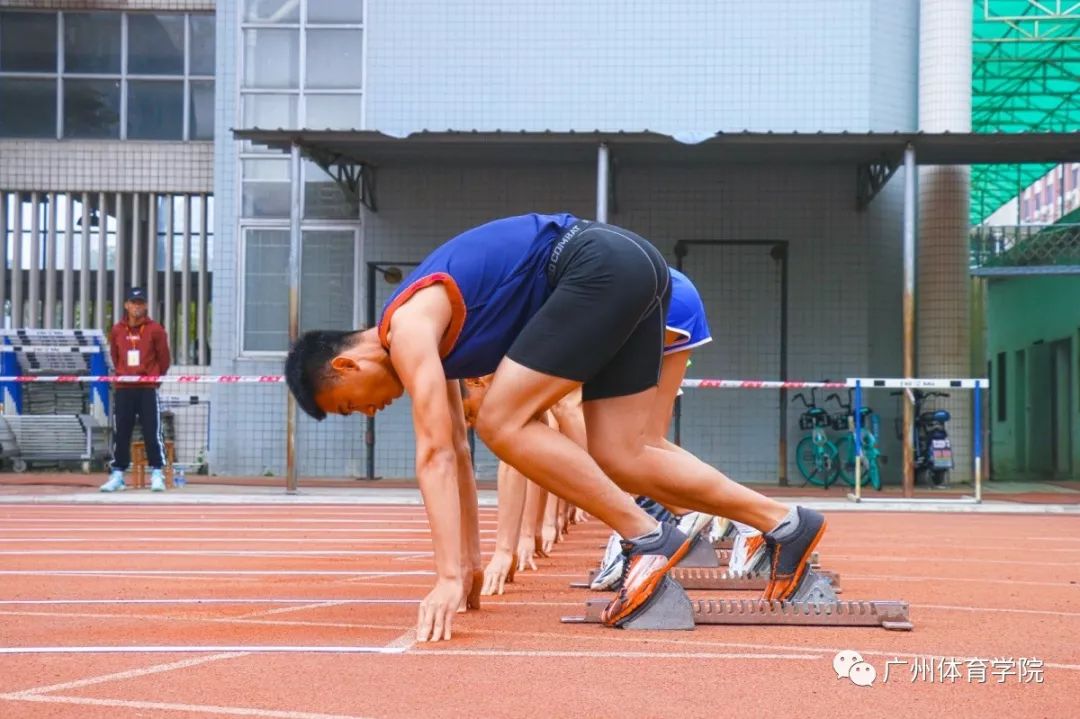 100米跑留下了他們奮鬥的痕跡為期十天的體考只為