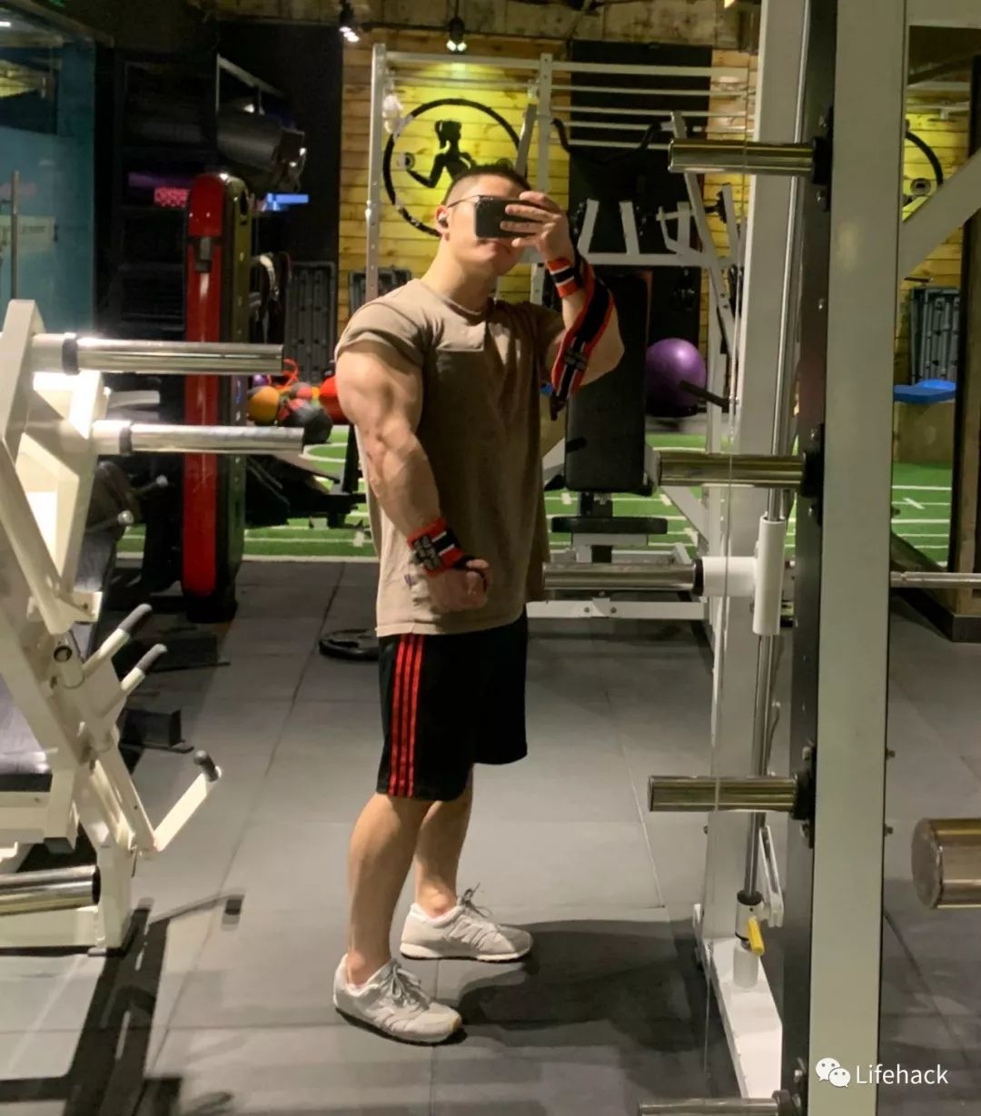 94年成都筋肉小钢炮这背影杀让小姐姐不淡定了