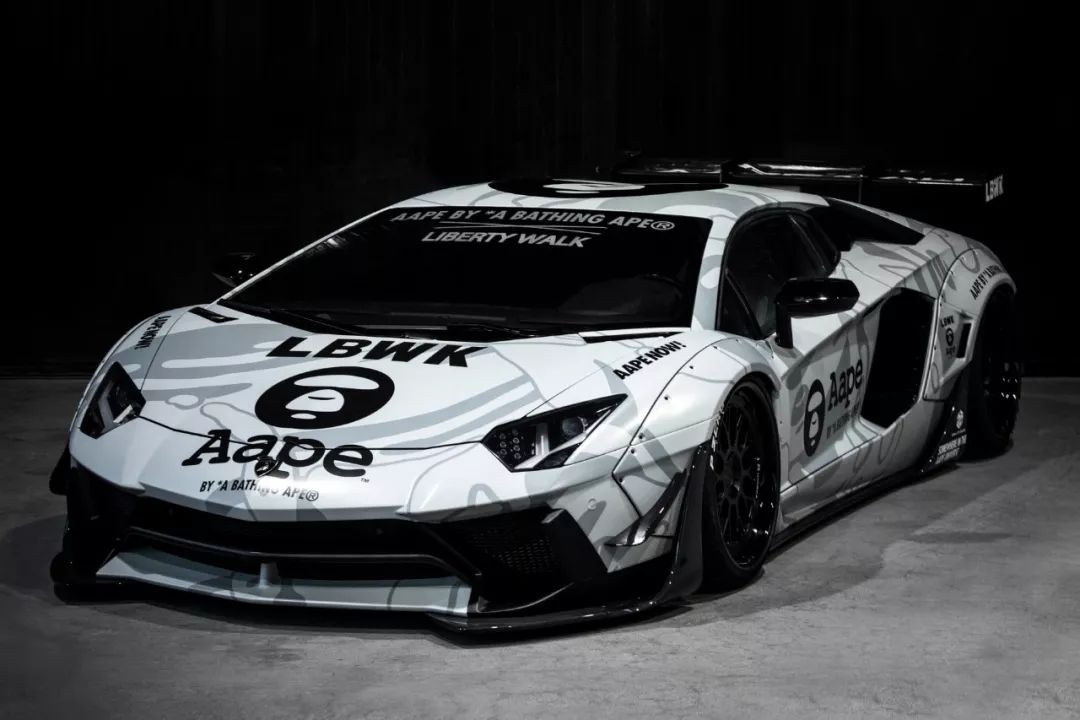 aape的新联名,竟然有点「速度与激情」的意思!