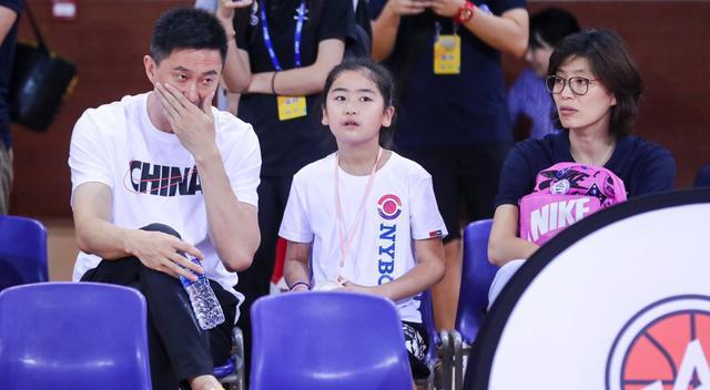 姚明9岁女儿近照曝光!完全继承了父母亲的身高基因_姚沁蕾