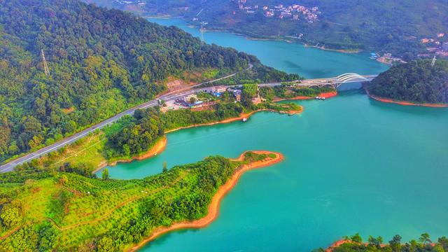 游从化吕田赏李花,桂峰村寻流溪河源头,再去溪头村看一场流星雨