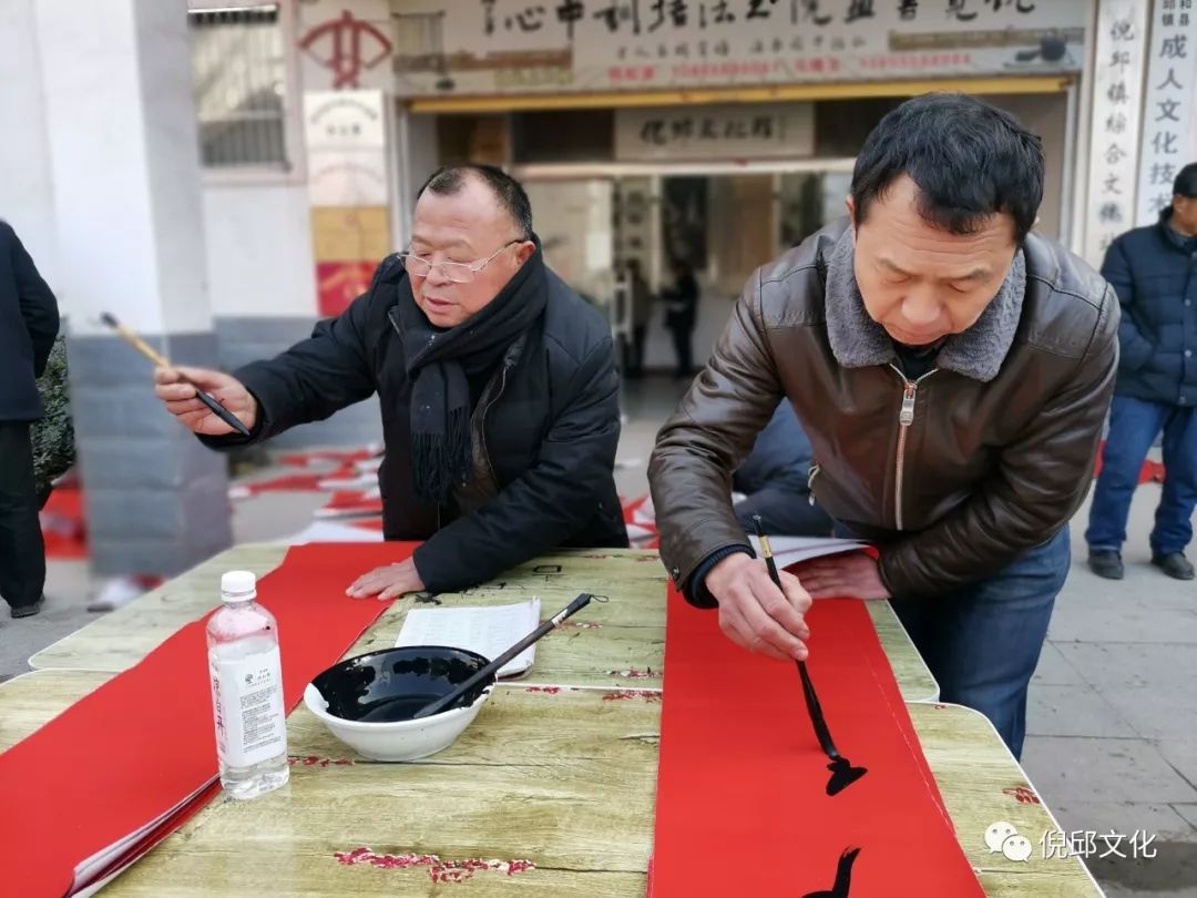 倪邱镇义务写春联,送福进万家活动掠影