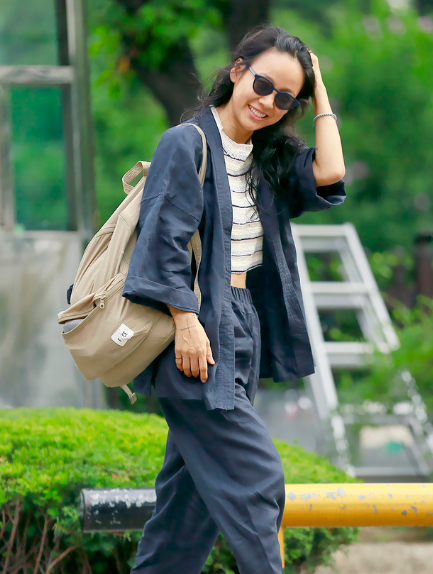 当年李孝利各种代言和综艺满天飞,在此同时李孝利也进行了投资.