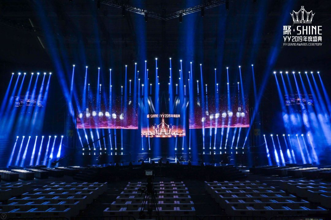 yy2019年度盛典舞台由主舞台和y型t台组成.
