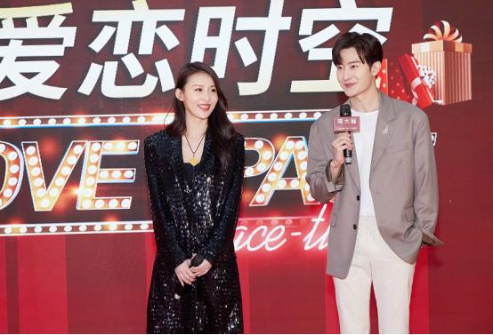 原创贾青一身亮片装现身活动,身段优雅太美艳,实在是太高级